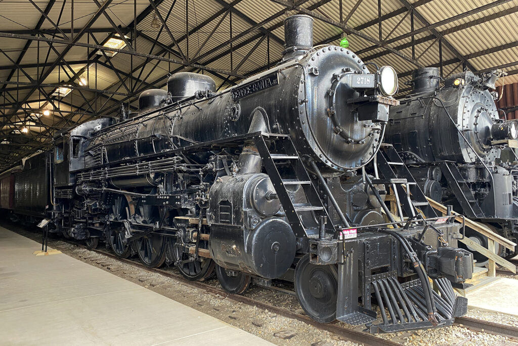 Minneapolis, St. Paul & Sault Ste. Marie #2718 locomotive and tender