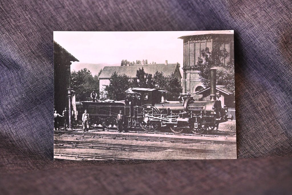 ABOVE: This undated postcard shows Bavarian State Railroad No. 267 "Maxburg" steam locomotive.